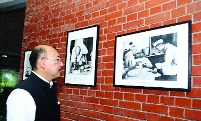 মহাত্মা গান্ধীকে নিয়ে আলোকচিত্র প্রদর্শনী