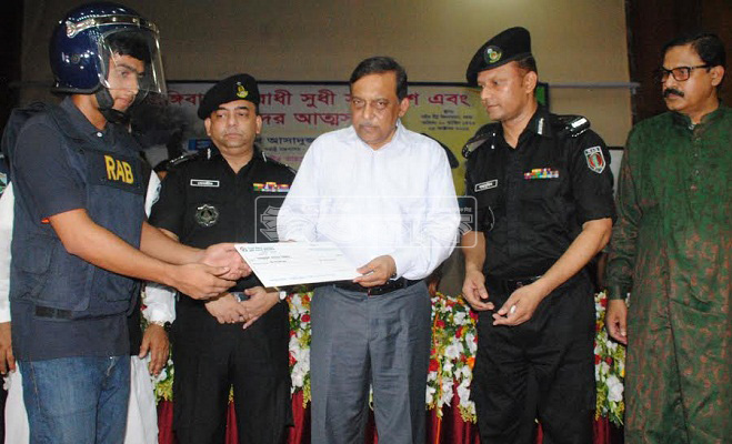 বগুড়ায় ২ জঙ্গির আত্মসমর্পণ