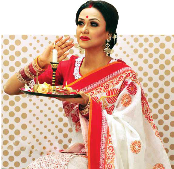 পূজায় এক সাজে সারাদিন