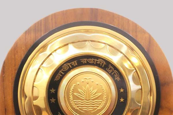 জাতীয় রফতানি ট্রফি প্রদান করলেন প্রধানমন্ত্রী