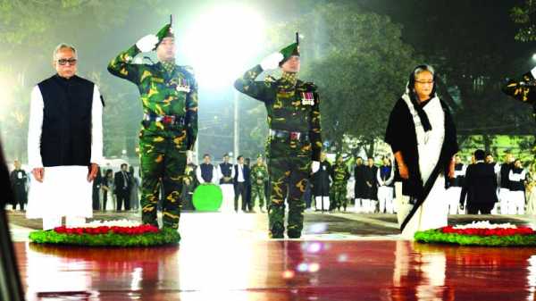 প্রথম প্রহরে ভাষা শহীদদের প্রতি বিনম্র শ্রদ্ধা
