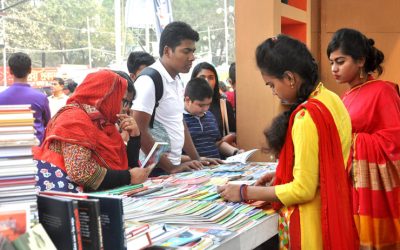 শেষ দিনে দর্শনার্থীদের ভিড়