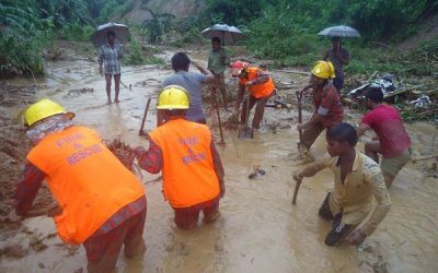 পাহাড় ধসে নিহতের সংখ্যা বেড়ে ১৩৫