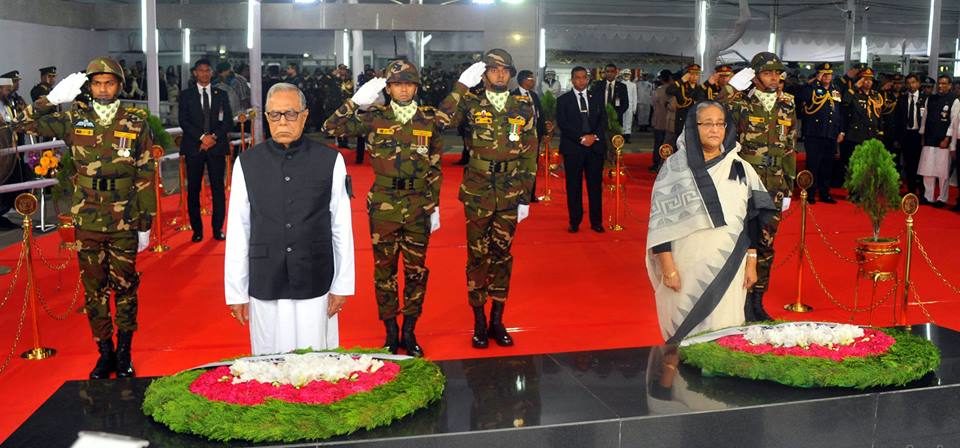 বঙ্গবন্ধুর প্রতিকৃতিতে রাষ্ট্রপতি-প্রধানমন্ত্রীর শ্রদ্ধা নিবেদন