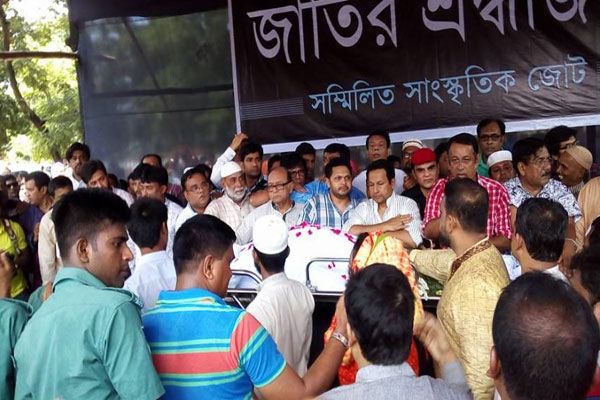 শহীদ মিনারে নায়করাজকে সর্বস্তরের মানুষের শ্রদ্ধা