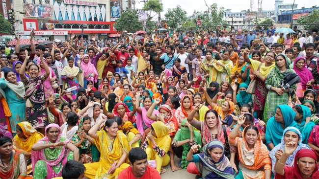 মিরপুরে পোশাক শ্রমিকদের সড়ক অবরোধ, বিক্ষোভ