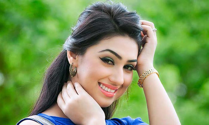 আবার ক্যামেরার সামনে দাঁড়াবেন