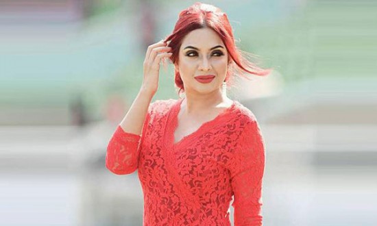 বিদেশের মাটিতে বিয়ে করলেন আমব্রিন