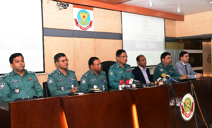 থার্টি ফাস্ট উদযাপন: উন্মুক্ত স্থানে নয়, চার দেয়ালের ভেতরও লাগবে অনুমতি