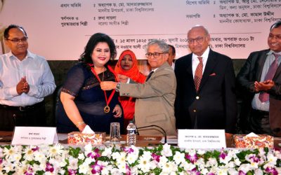 ‘ফিরোজা বেগম স্মৃতি স্বর্ণপদক ও পুরস্কার’পেল রুনা লায়লা