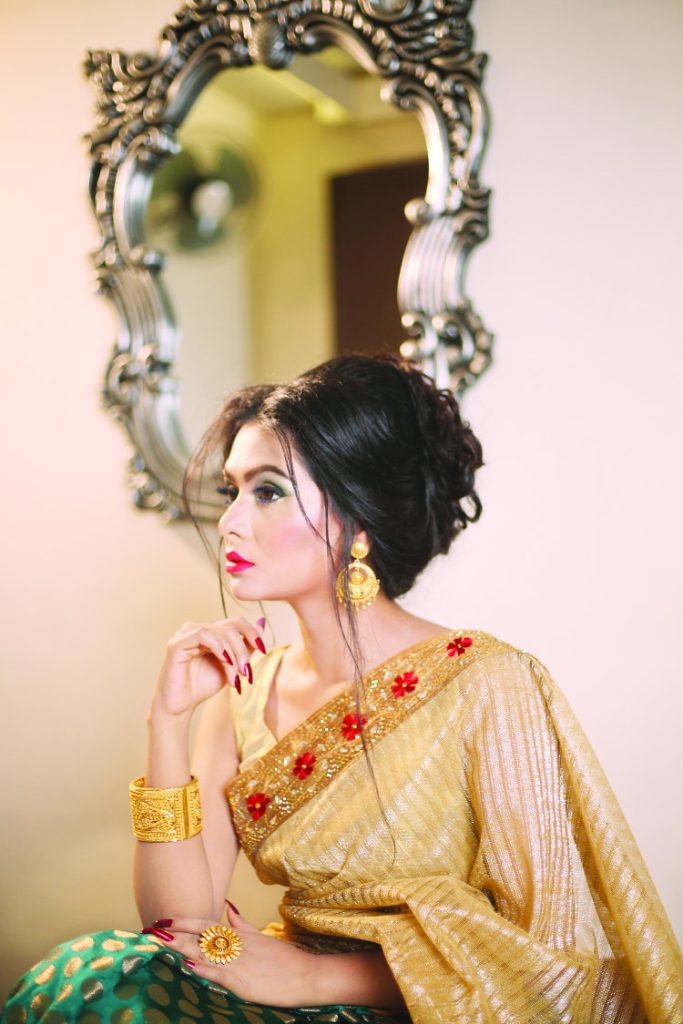 রোদে বৃষ্টিতে কেমন হবে মেকআপ ও চুলের সাজ