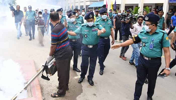 ডেঙ্গু প্রতিরোধে ঢাকায় ৫০ হাজার পুলিশ মাঠে