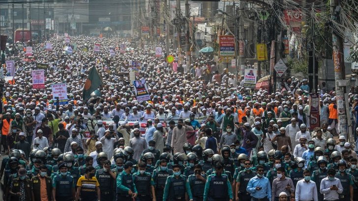 ঢাকাস্থ ফ্রান্স দূতাবাস ঘেরাও কর্মসূচিতে পুলিশের বাধা