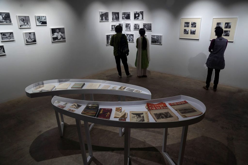 দৃকপাঠ ভবনে চলছে ছবিমেলা