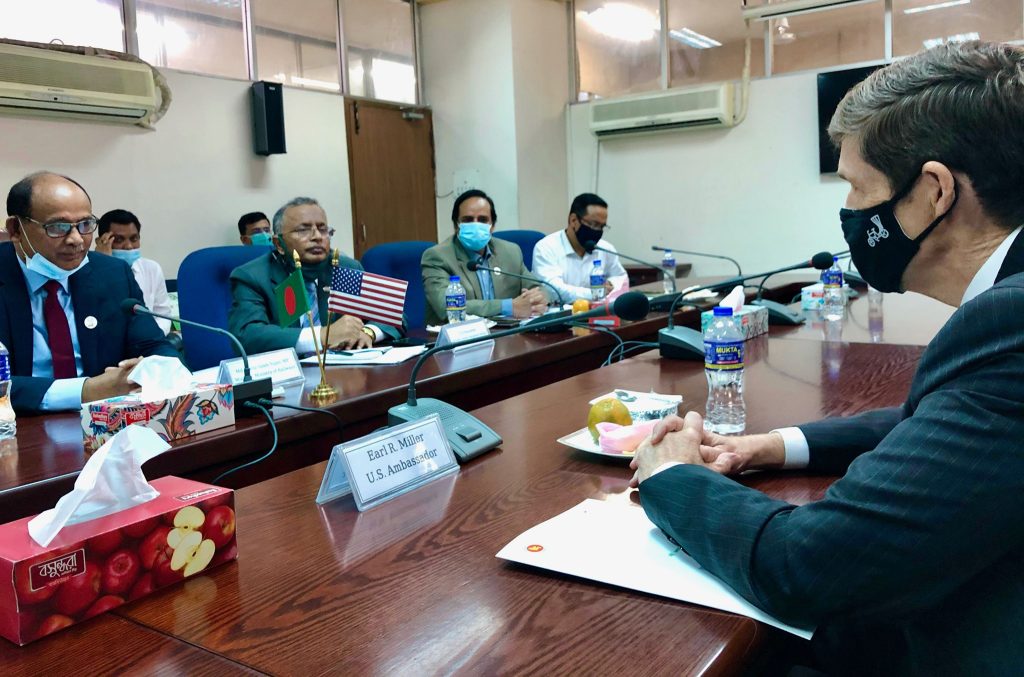 বাংলাদেশে ট্রেন কারখানা বানাতে যুক্তরাষ্ট্রকে রেলমন্ত্রীর আহ্বান