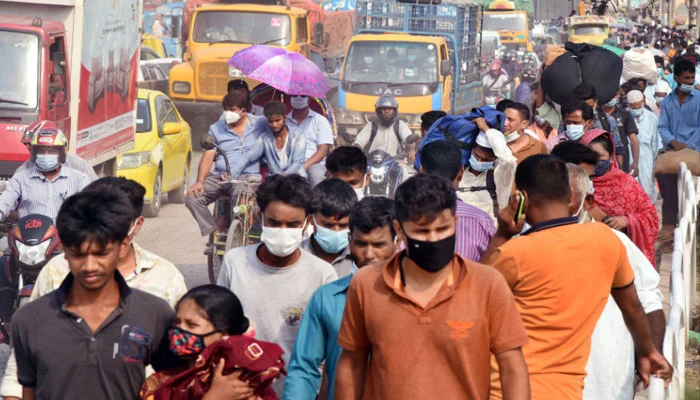 রাজধানী ছাড়ছেন মানুষ, মহাসড়কে যানবাহনের চাপ