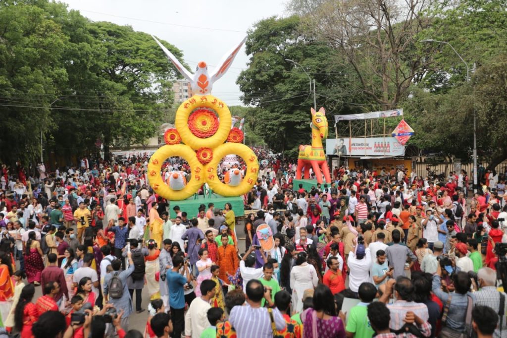 নতুন উদ্যমে এগিয়ে যাওয়ার প্রত্যাশায় মঙ্গল শোভাযাত্রা